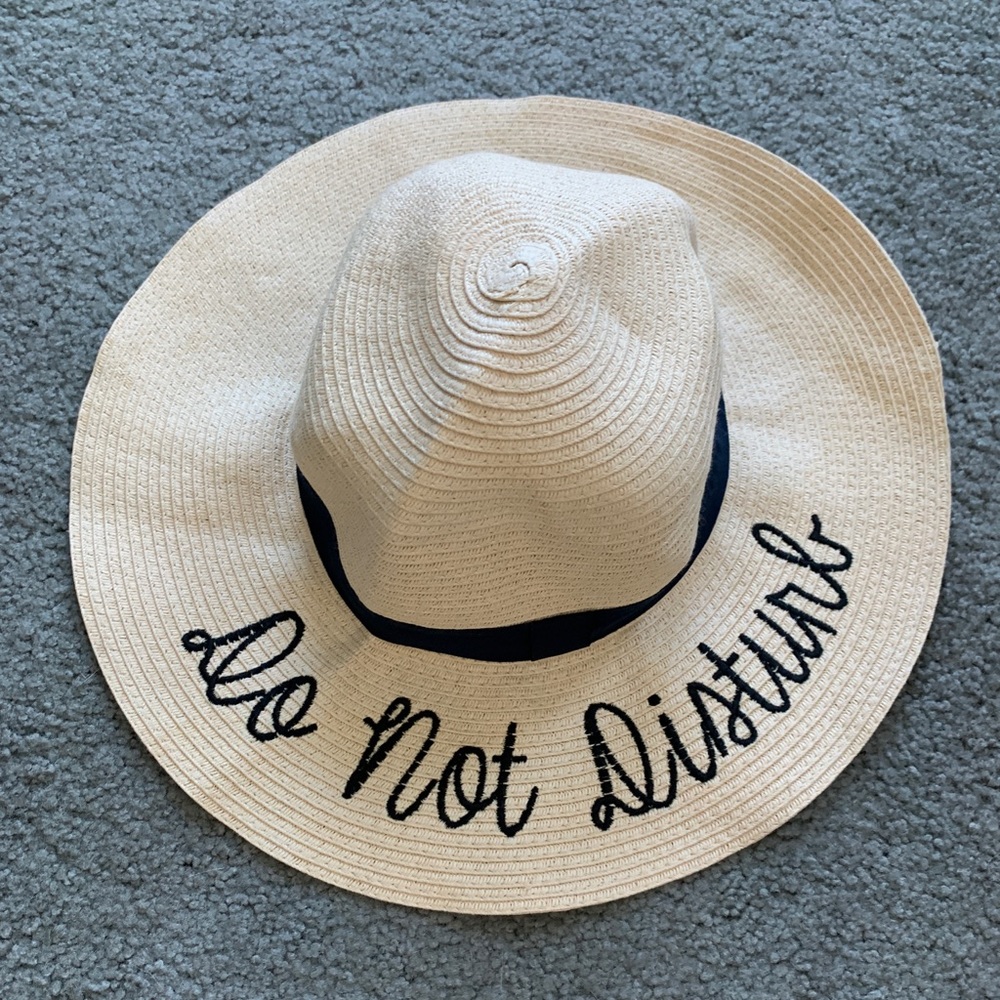 NWOT “Do not disturb” sun hat